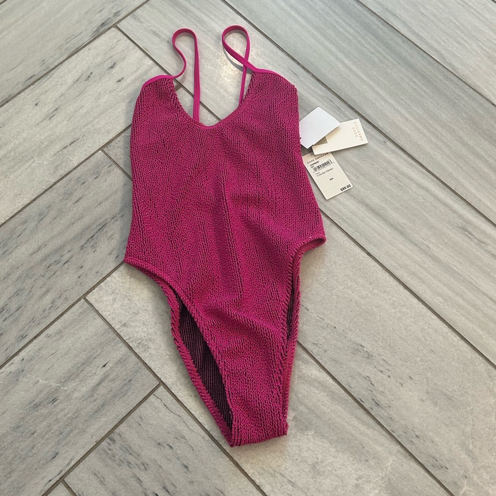 Good American One Piece Swimsuit

Always Fits Sculpt One-Piece Swimsuit